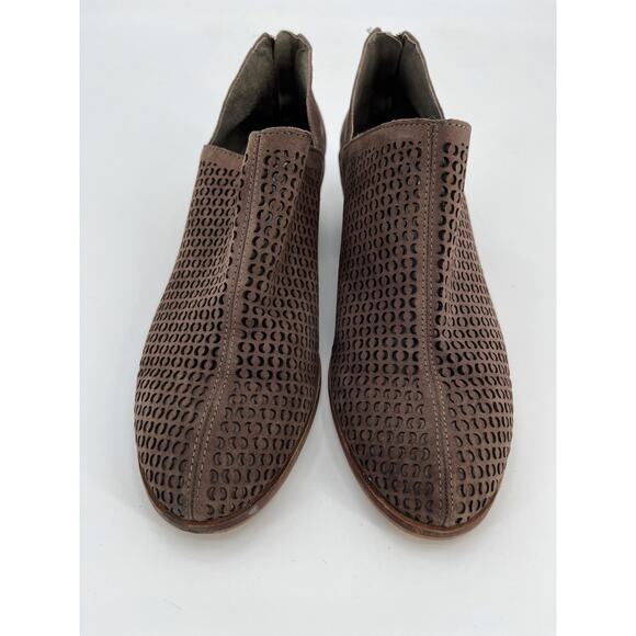 Vince Camuto Paleta Ankle Boot Sz 9M Perforated Brown Leather Low Heel Bootie - Picture 4 of 10